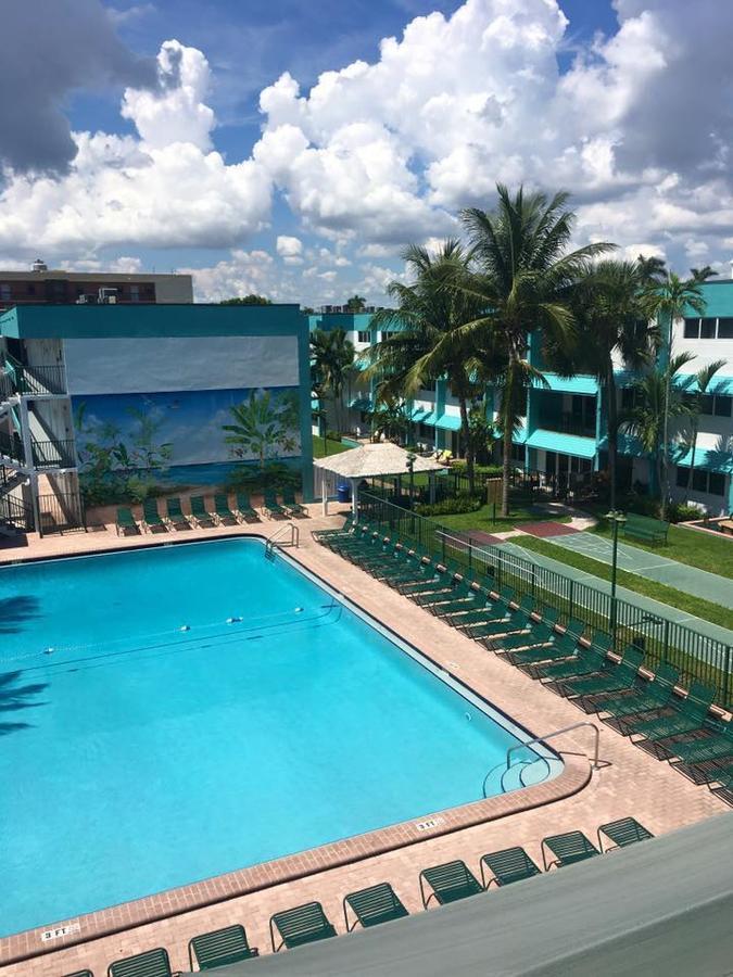 Surf Rider Resort Помпано Бич Экстерьер фото